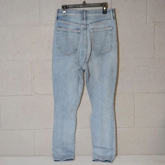 Gap Women's True Skinny Denim Jeans Light Wash Distressed Size 2/26 - Picture 2 of 6